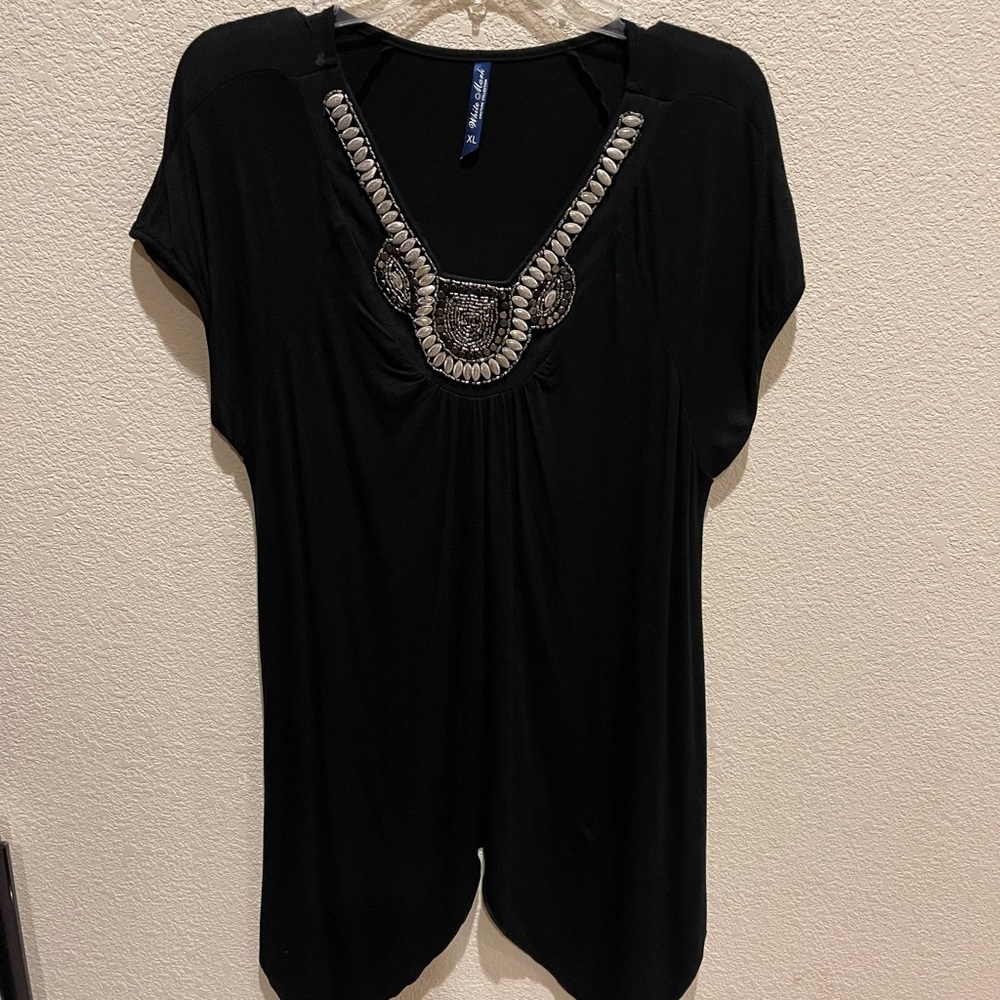 White mark women’s top XL